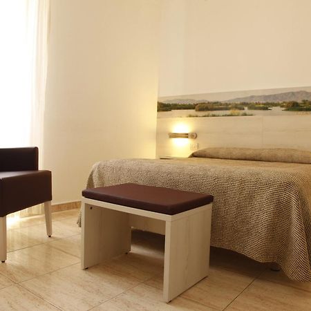 Hotel Canet กัสเตโย เดมปูเรียส ภายนอก รูปภาพ